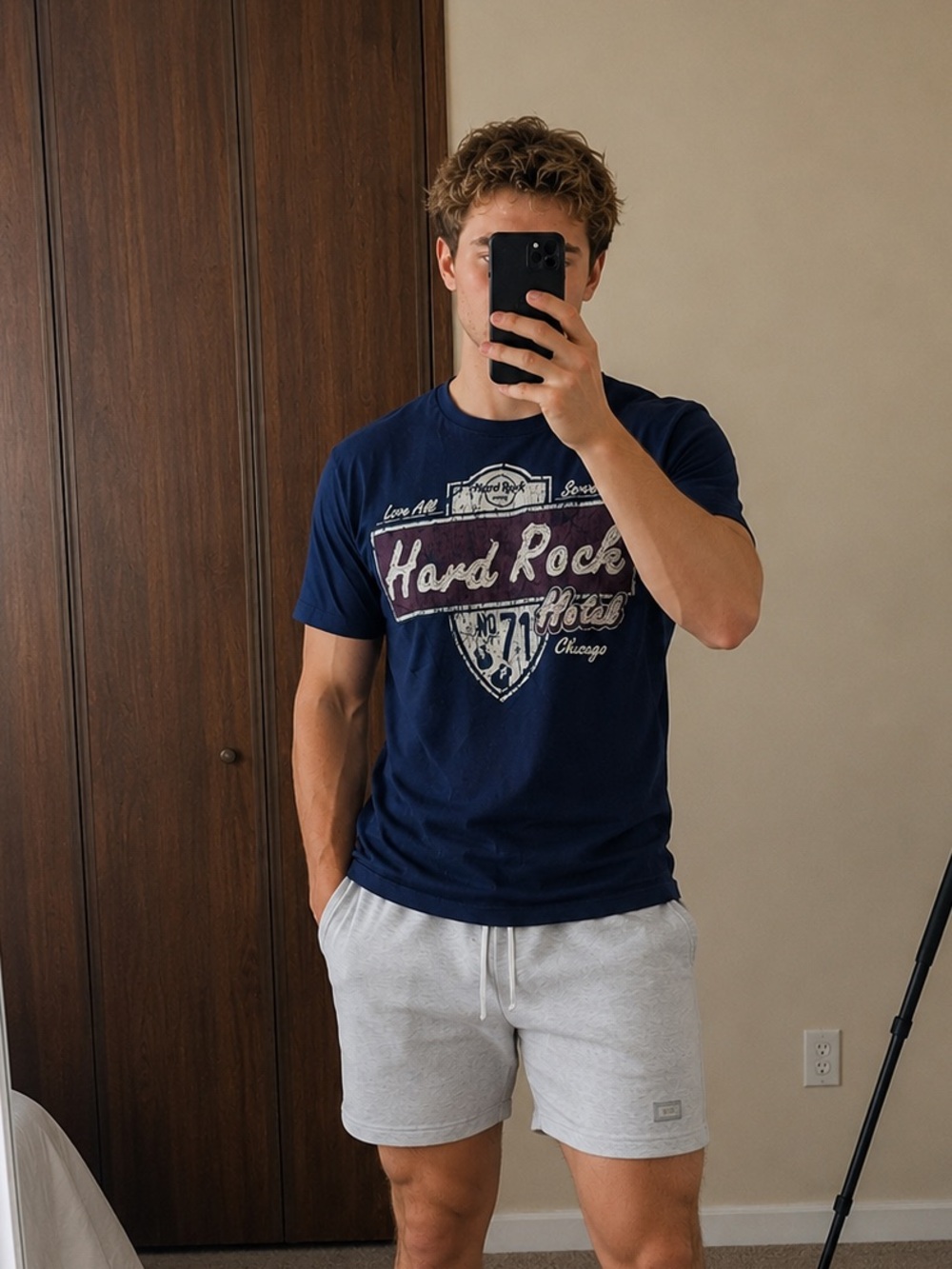 Hard Rock Hotel Chicago Graphic T-Shirt Navy Blue Men’s Size M 100% Cotton